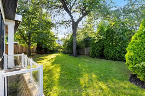 2435 Applewood Dr, Oakville, ON L6L 1V7