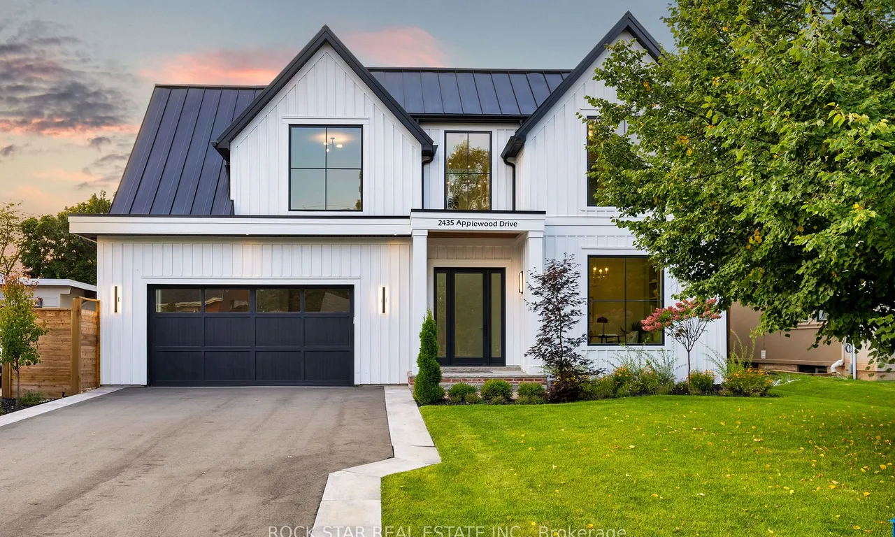 2435 Applewood Dr, Oakville, ON L6L 1V7