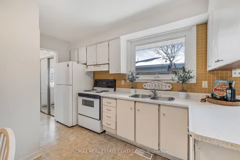 231 Slater Cres, Oakville, ON L6K 2C7