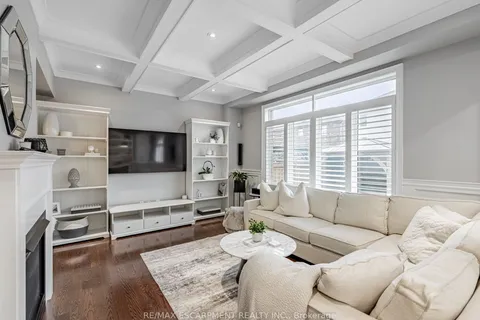 4834 Columbus Dr, Burlington, ON L7M 0H3