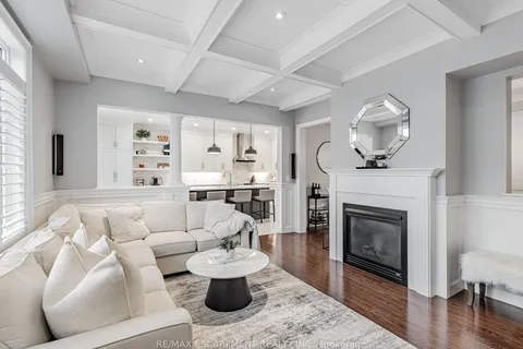 4834 Columbus Dr, Burlington, ON L7M 0H3