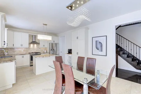 29 Ladbrook Cres, Brampton, ON L6X 5H7