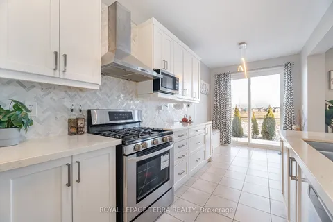 1407 Chretien St, Milton, ON L9E 1G7