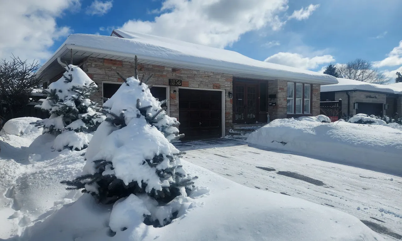 1856 Briarcrook Cres, Mississauga, ON L4X 1X4