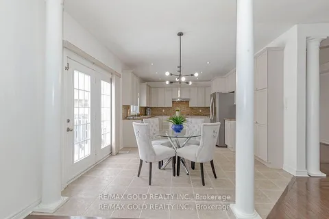 37 DELMONICO Rd, Brampton, ON L6P 2W8