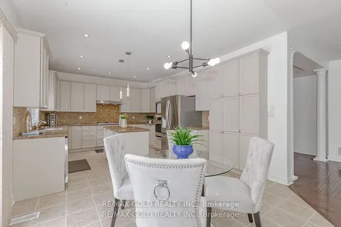 37 DELMONICO Rd, Brampton, ON L6P 2W8