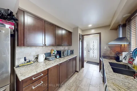 824 Eaglemount Cres, Mississauga, ON L5C 1N9