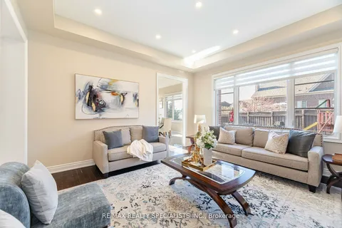 8 Herringbone Cres, Brampton, ON L6P 4B8