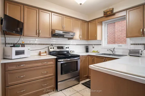 77 Bordeaux Crct, Toronto, ON M9V 4Y9