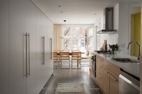 41 Garden Ave, Toronto, ON M6R 1H5