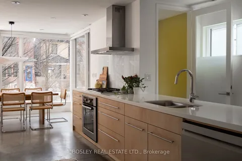 41 Garden Ave, Toronto, ON M6R 1H5