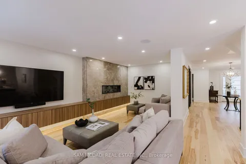 1047 Streambank Dr, Mississauga, ON L5H 3W7
