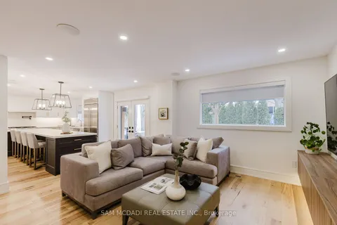 1047 Streambank Dr, Mississauga, ON L5H 3W7