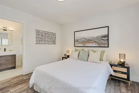 421 Silverthorn Ave, Toronto, ON M6M 3H1