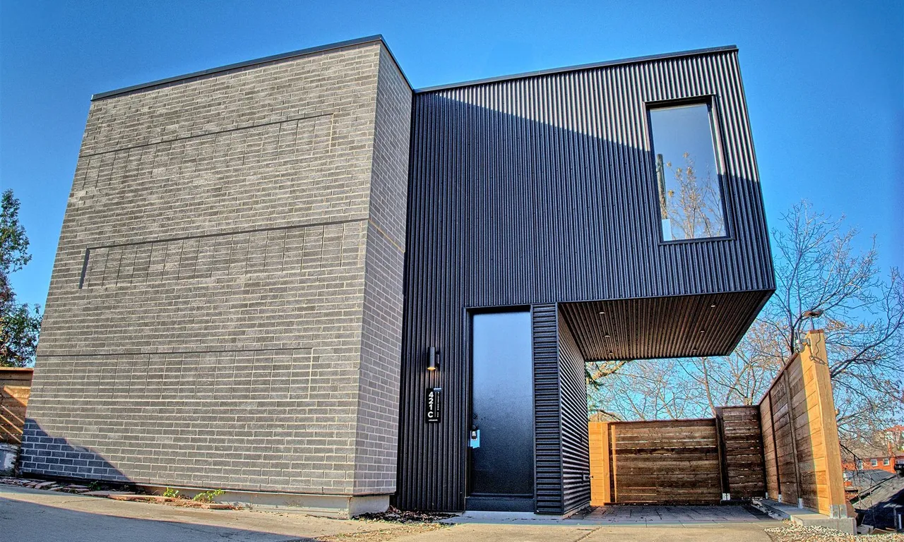 421 Silverthorn Ave, Toronto, ON M6M 3H1