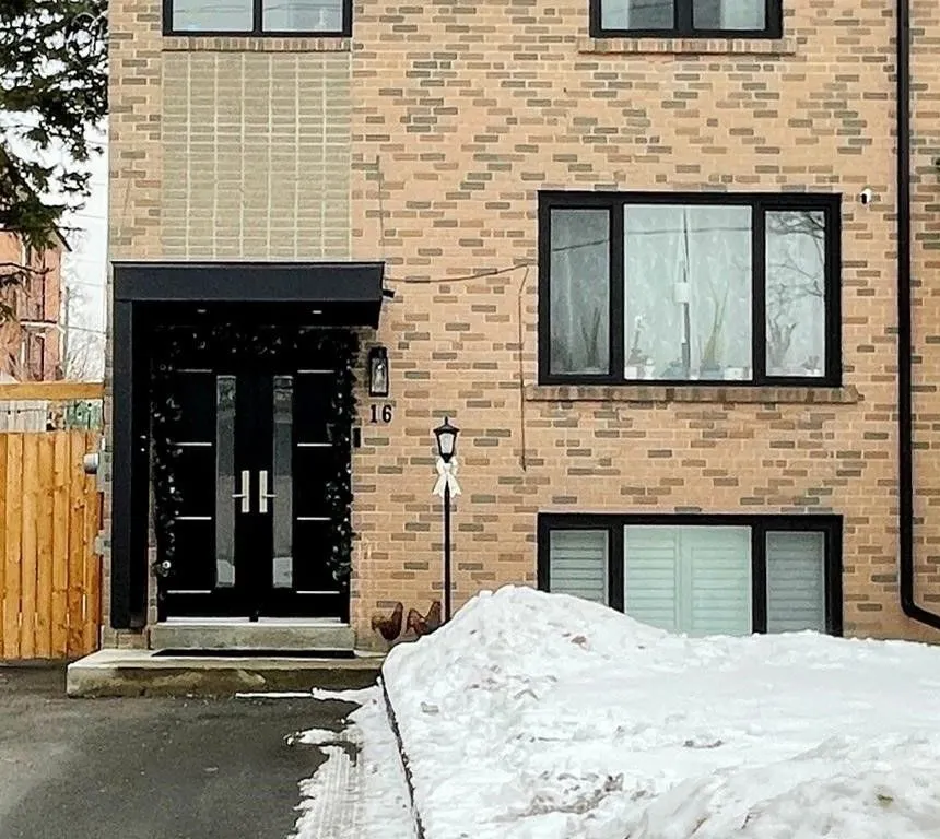 16 Edinborough Crt, Toronto, ON M6N 2E8