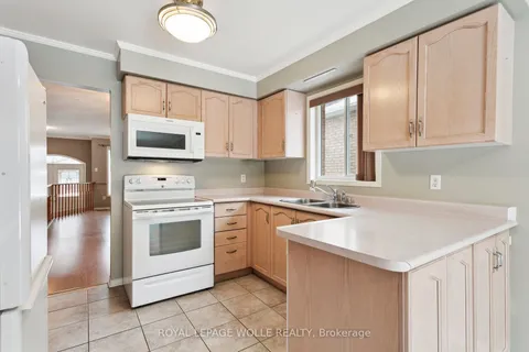 165 Cresthaven Rd, Brampton, ON L7A 1H5