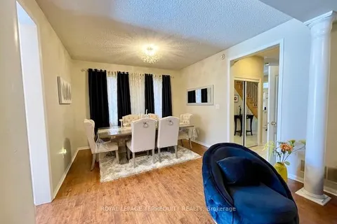 3977 Mayla Dr, Mississauga, ON L5M 7Y9