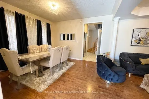 3977 Mayla Dr, Mississauga, ON L5M 7Y9