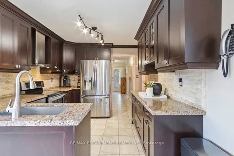 1266 Dexter Cres, Mississauga, ON L5G 4R7