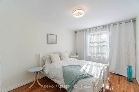 164 Avondale Blvd, Brampton, ON L6T 1J2