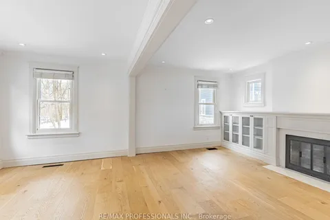 730 Grand View Ave, Burlington, ON L7T 1K9