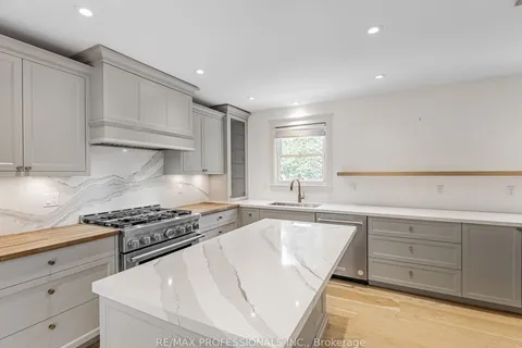 730 Grand View Ave, Burlington, ON L7T 1K9