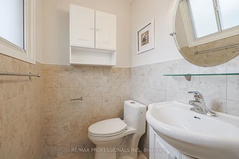 18 West Wareside Rd, Toronto, ON M9C 3J1