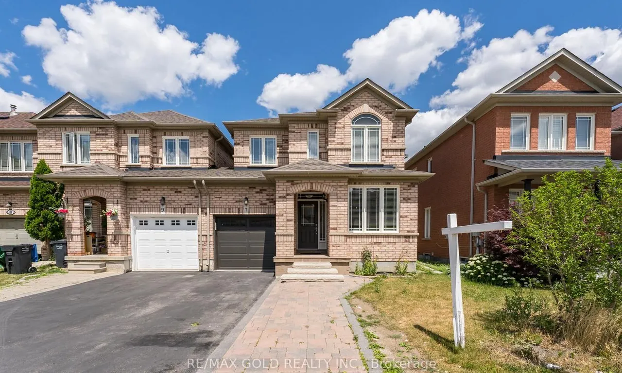 7 Percy Gate, Brampton, ON L7A 3S1