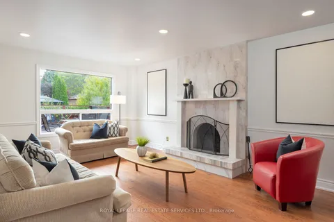 164 Warner Dr, Oakville, ON L6L 6E7