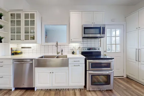 40 Lapp St, Toronto, ON M6N 3W6