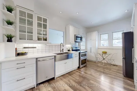 40 Lapp St, Toronto, ON M6N 3W6