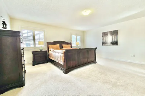 1429 Laurier Ave, Milton, ON L9T 6J4