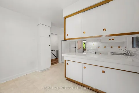 71 Riverwood Pkwy, Toronto, ON M8Y 4E4