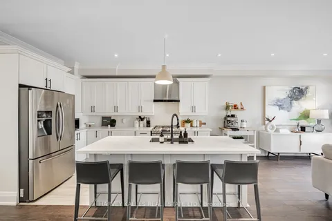 34 Portland St, Toronto, ON M8Y 1A5
