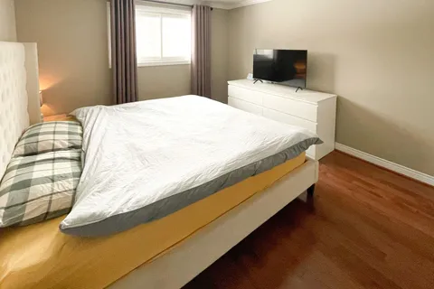 507 Selsey Dr, Mississauga, ON L5A 1B7