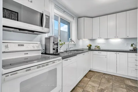 1498 Sandgate Cres, Mississauga, ON L5J 2E5