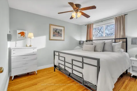 1498 Sandgate Cres, Mississauga, ON L5J 2E5