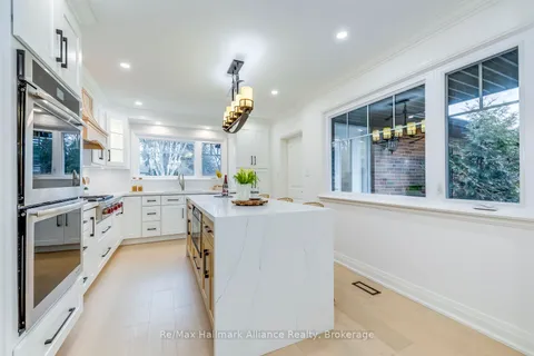 134 Abbey Court, Oakville, ON L6J 4L1