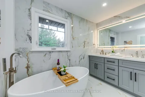 134 Abbey Court, Oakville, ON L6J 4L1