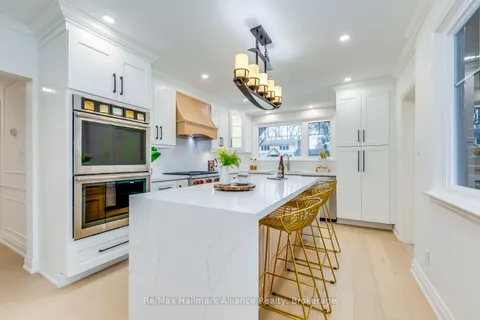 134 Abbey Court, Oakville, ON L6J 4L1