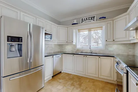 2346 Emerson Dr, Burlington, ON L7L 7E6