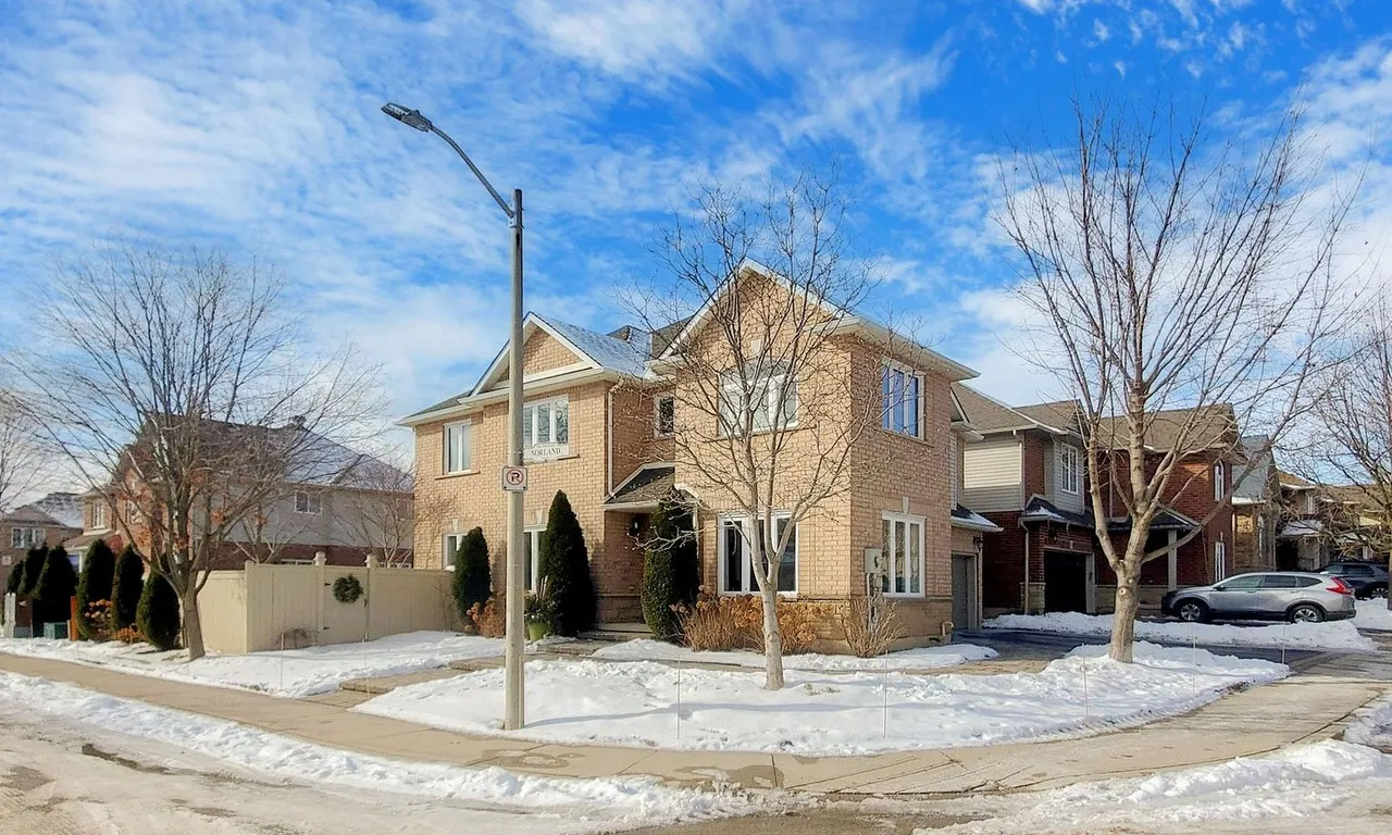 2346 Emerson Dr, Burlington, ON L7L 7E6