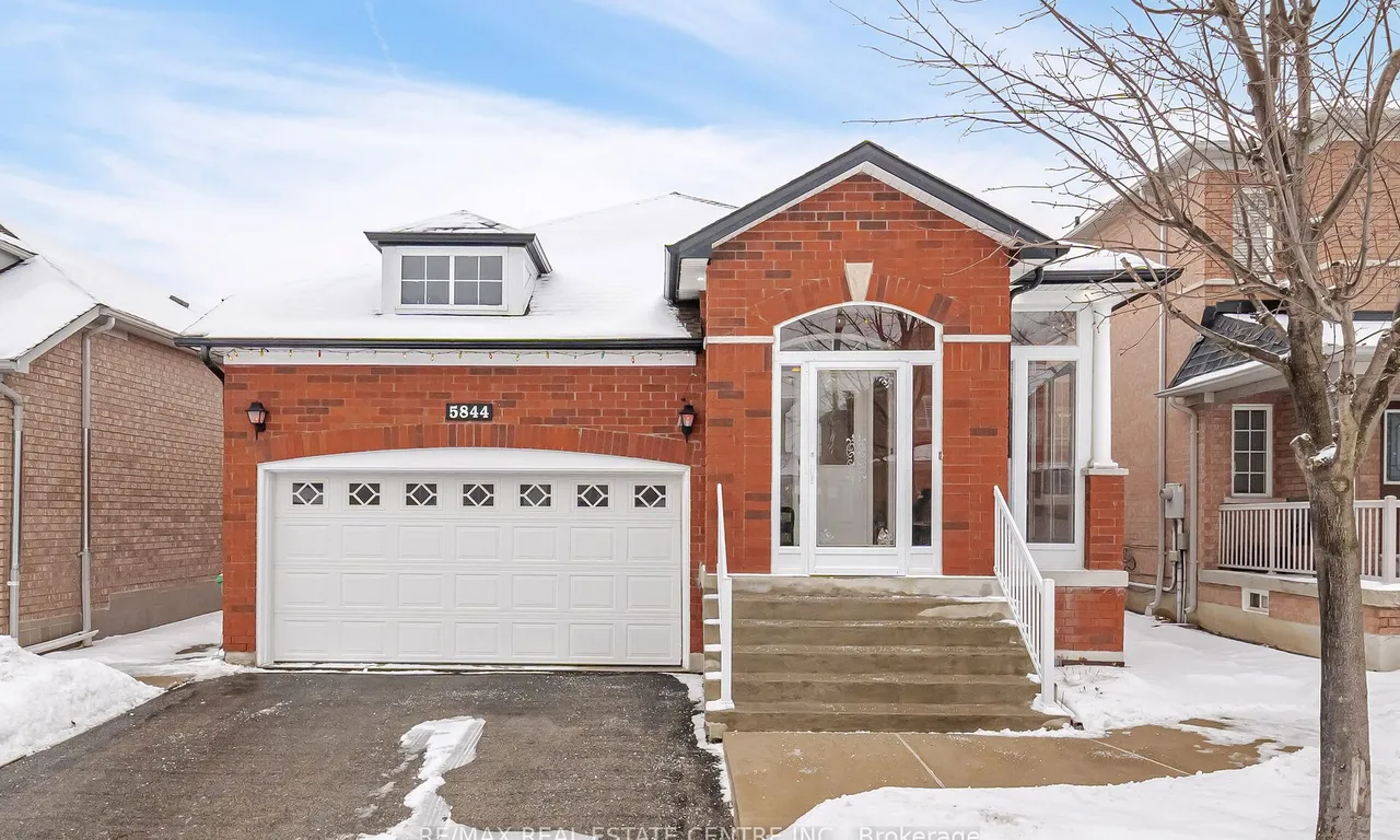 5844 Corinthian Tr, Mississauga, ON L5M 6X8