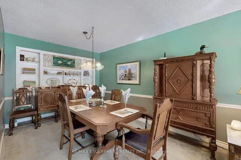 3059 Centennial Dr, Burlington, ON L7M 1B5