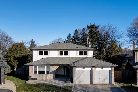 2503 Waterford St, Oakville, ON L6L 5E5