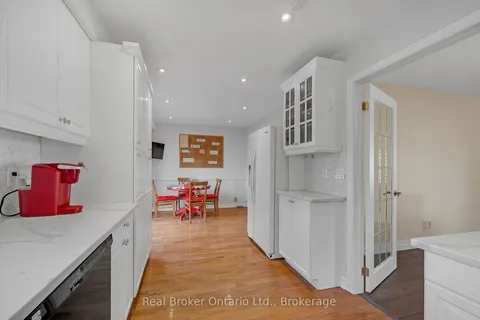 2503 Waterford St, Oakville, ON L6L 5E5
