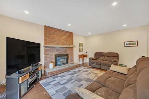 2503 Waterford St, Oakville, ON L6L 5E5