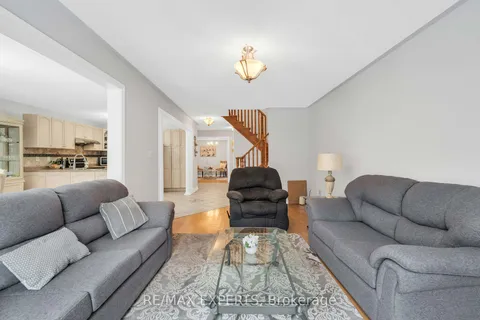 48 Loontail St, Caledon, ON L7E 2X1