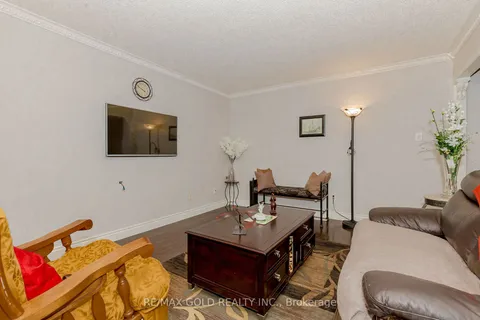 8 Saint Tropez Crt, Brampton, ON L6Y 4P9